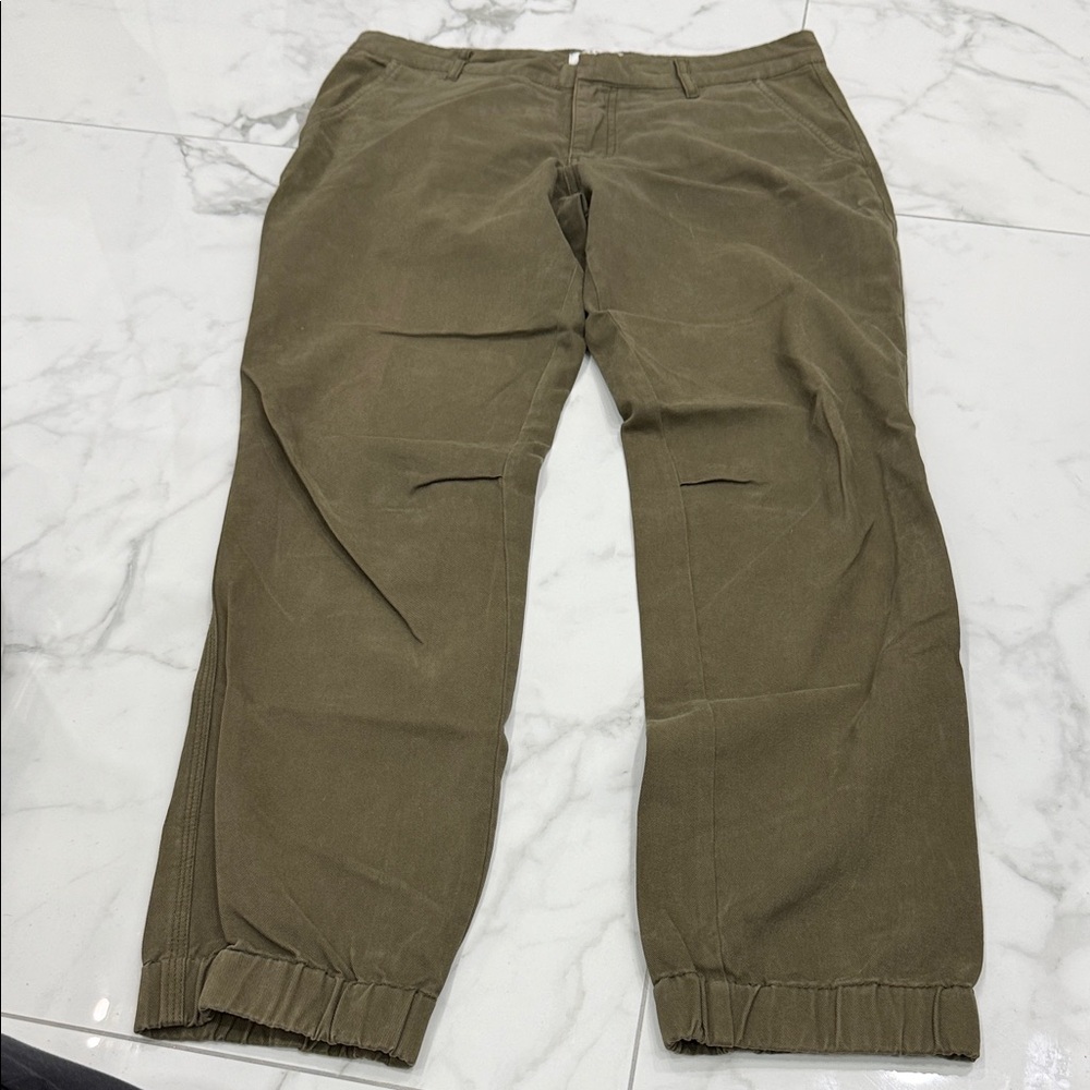 Barney’s New York size 32 pants